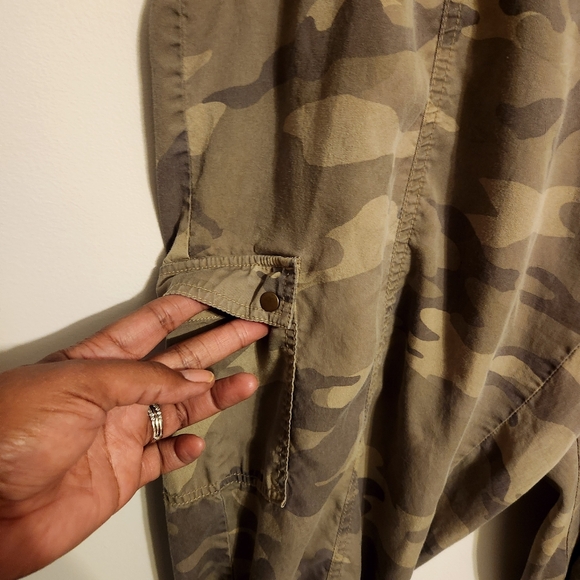 Lane Bryant | Women's Camoflague Printed Cargo Joggers Pants (Size 14/16) - Picture 8 of 12